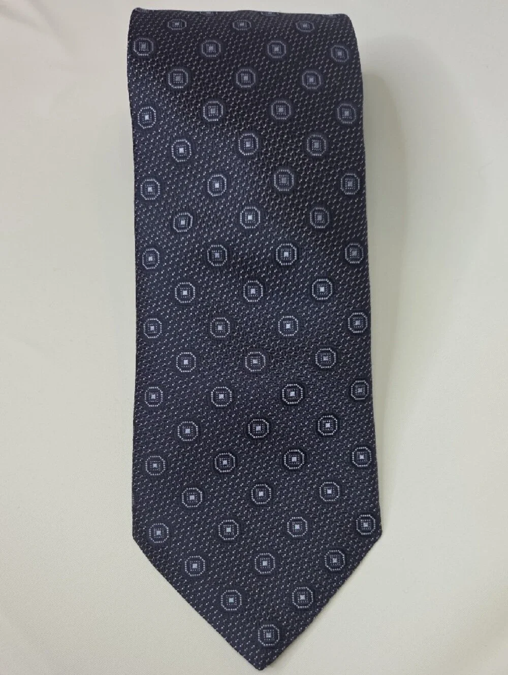 Canali Mens Dark Blue 100% Silk Tie with Light Blue Medallion Pattern 3.5x59.5